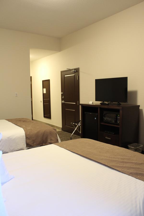 Prairie Moon Inn & Suites Macklin 外观 照片