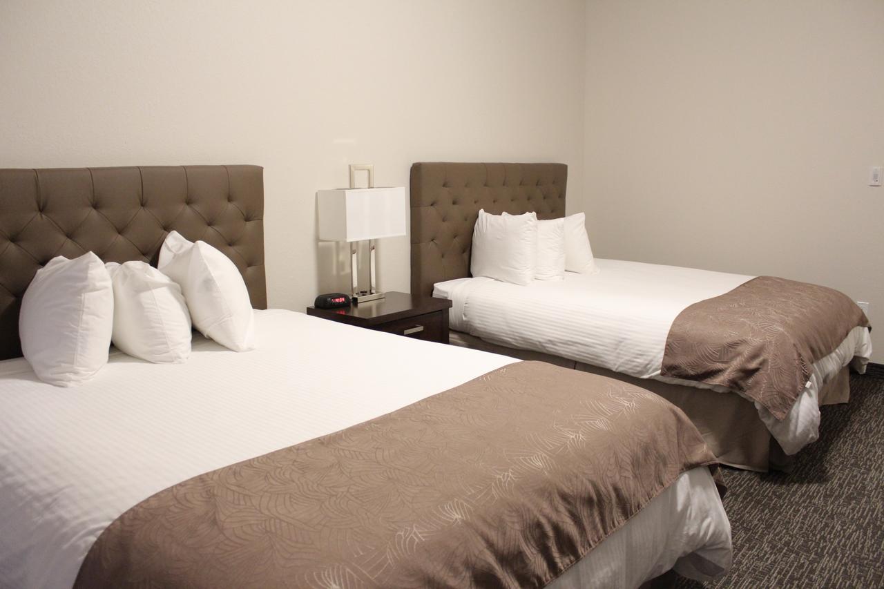 Prairie Moon Inn & Suites Macklin 外观 照片
