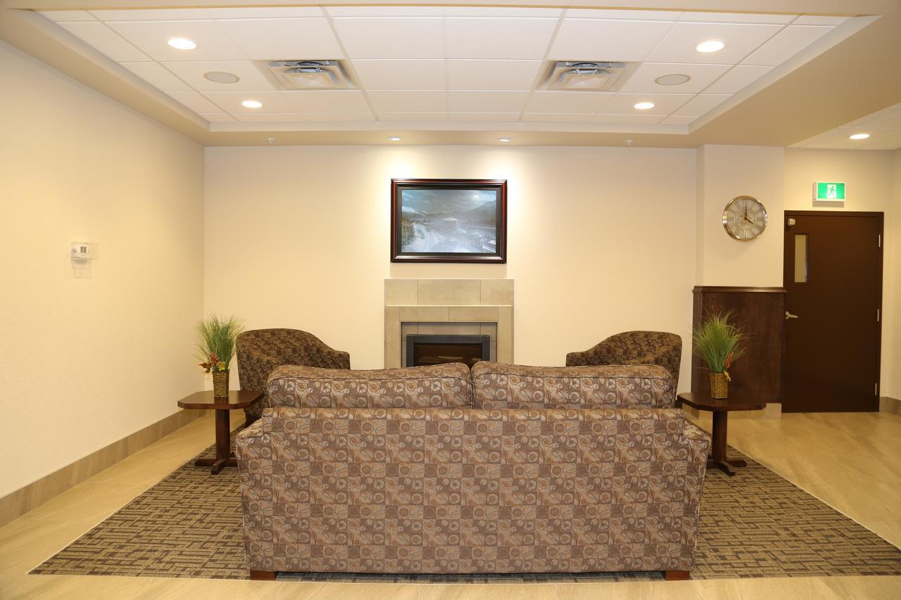 Prairie Moon Inn & Suites Macklin 外观 照片