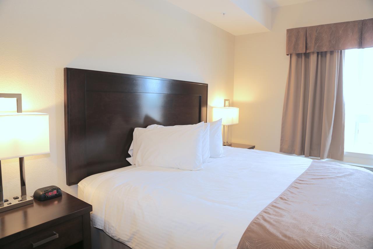 Prairie Moon Inn & Suites Macklin 外观 照片